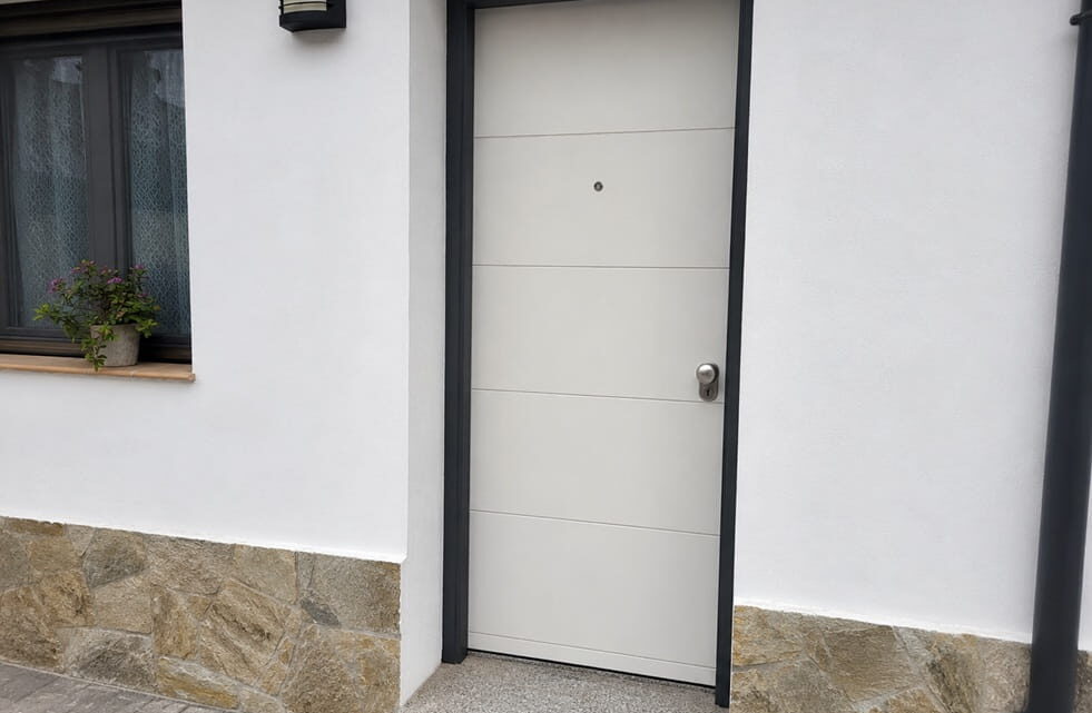 Aperturas de puertas sin romper en La Pineda